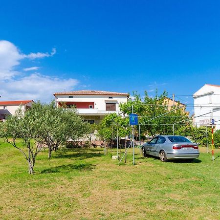 Apartments Anica F Лопар Экстерьер фото