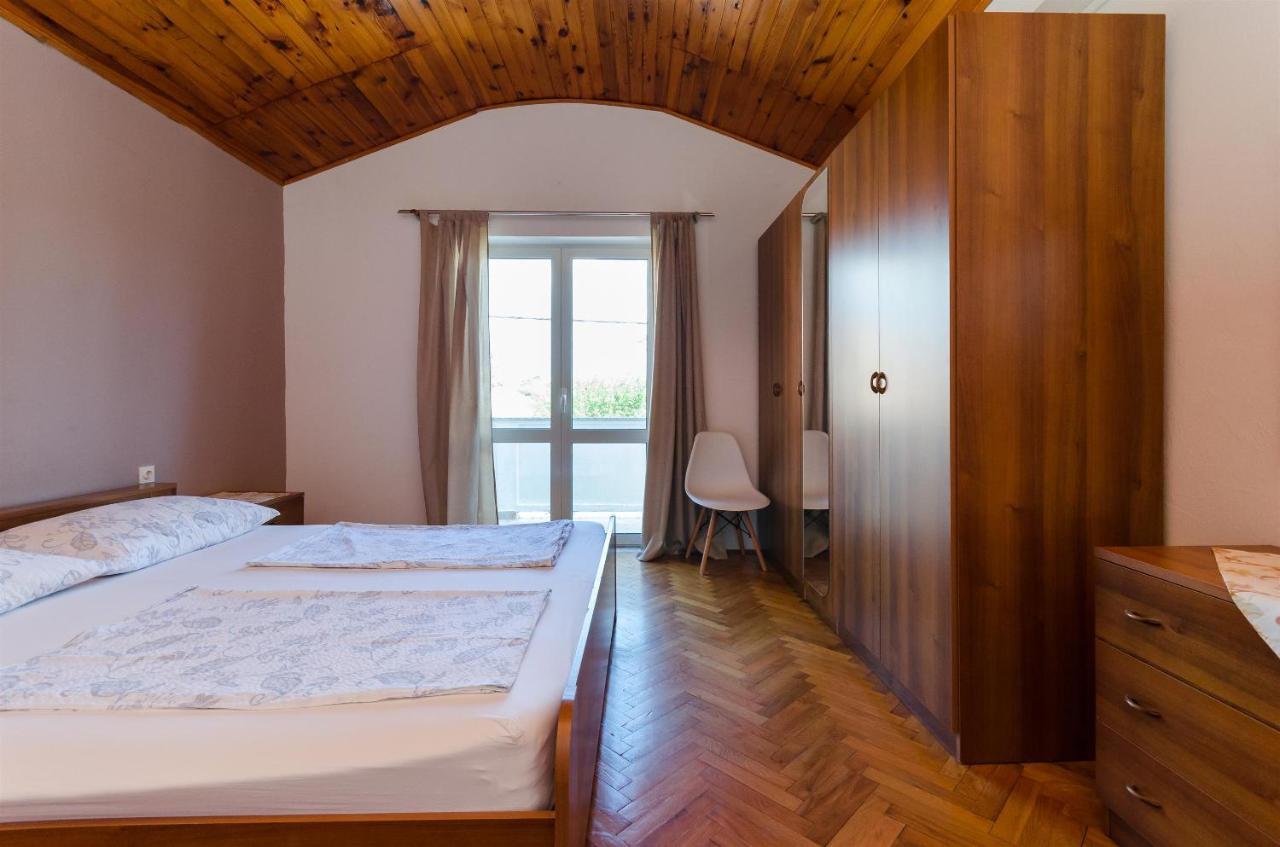 Apartments Anica F Лопар Экстерьер фото