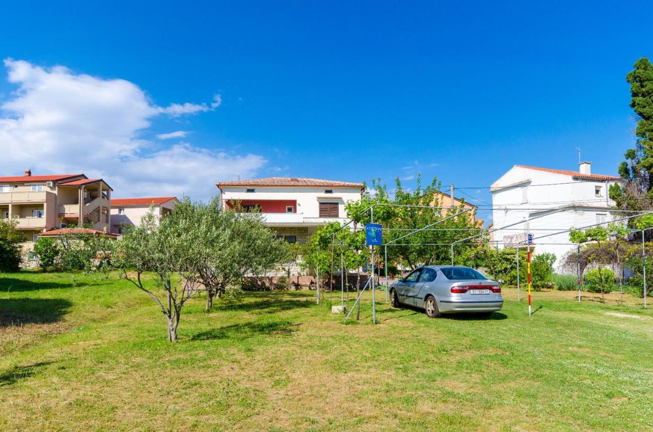 Apartments Anica F Лопар Экстерьер фото