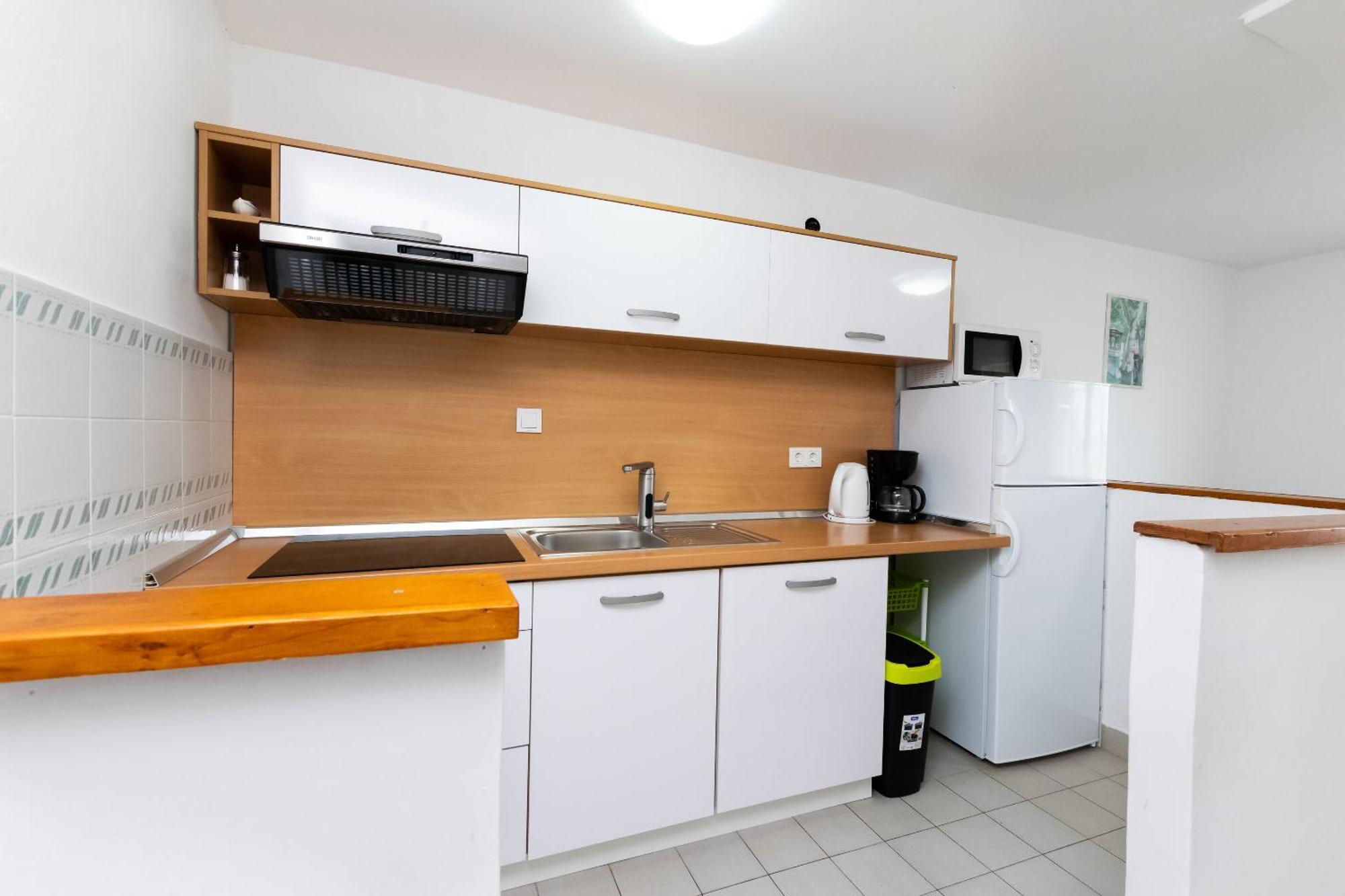 Apartments Anica F Лопар Экстерьер фото