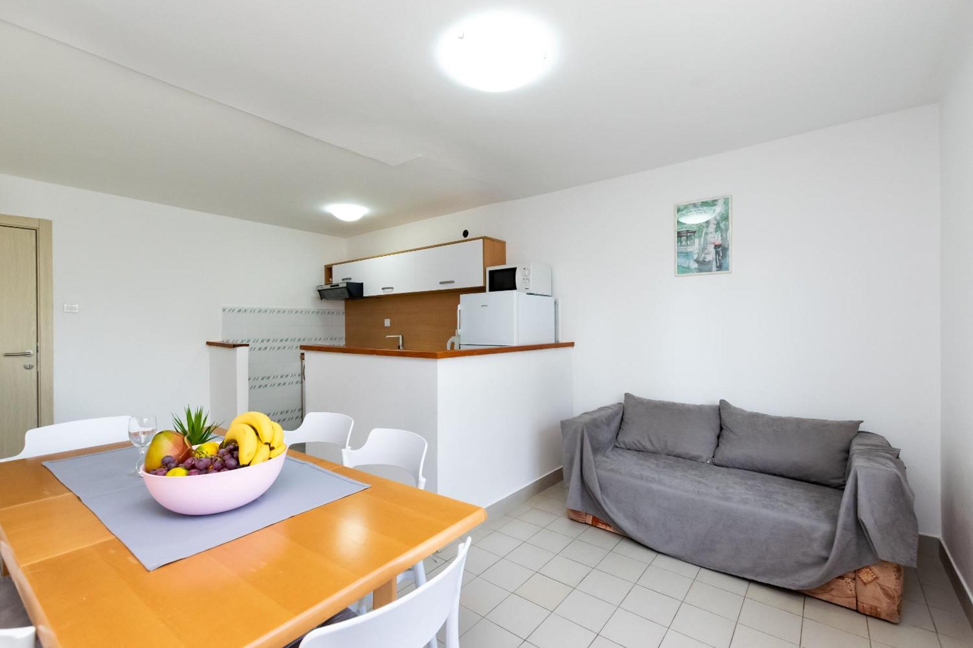 Apartments Anica F Лопар Экстерьер фото