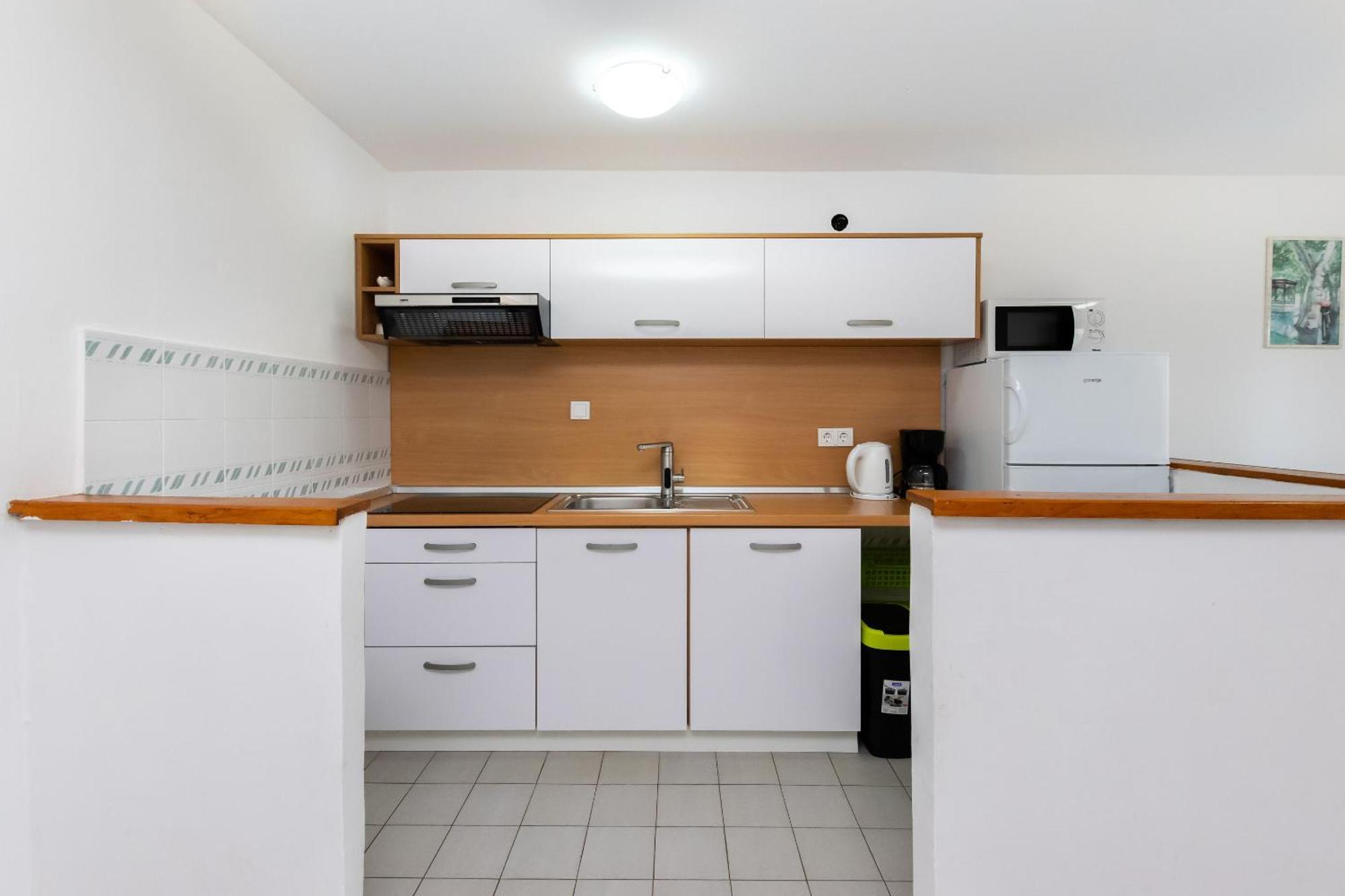 Apartments Anica F Лопар Экстерьер фото